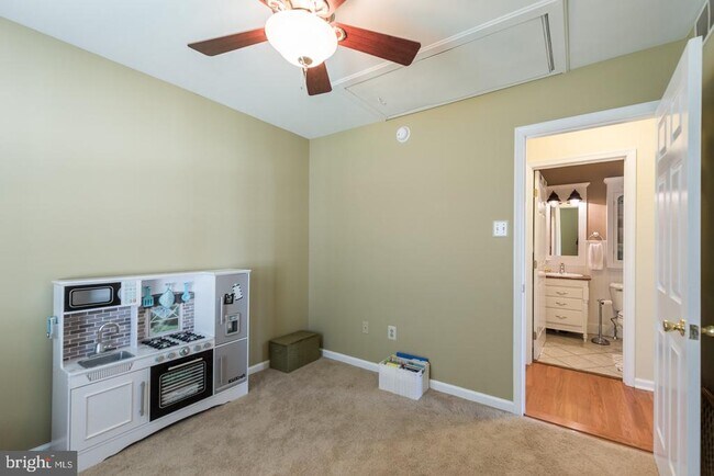 Building Photo - 19 Patriot Ct