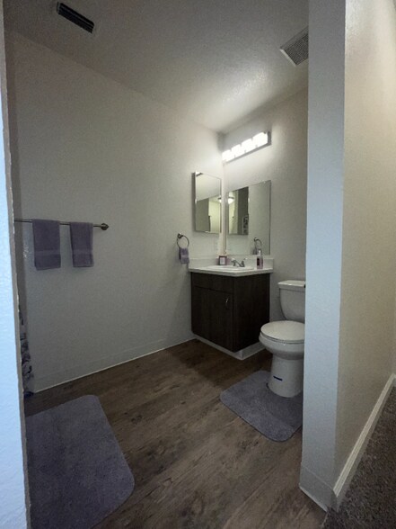 Building Photo - 9243 Elk Grove Florin Rd