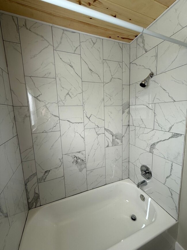 Building Photo - Updated 2 Bedroom House in LISD