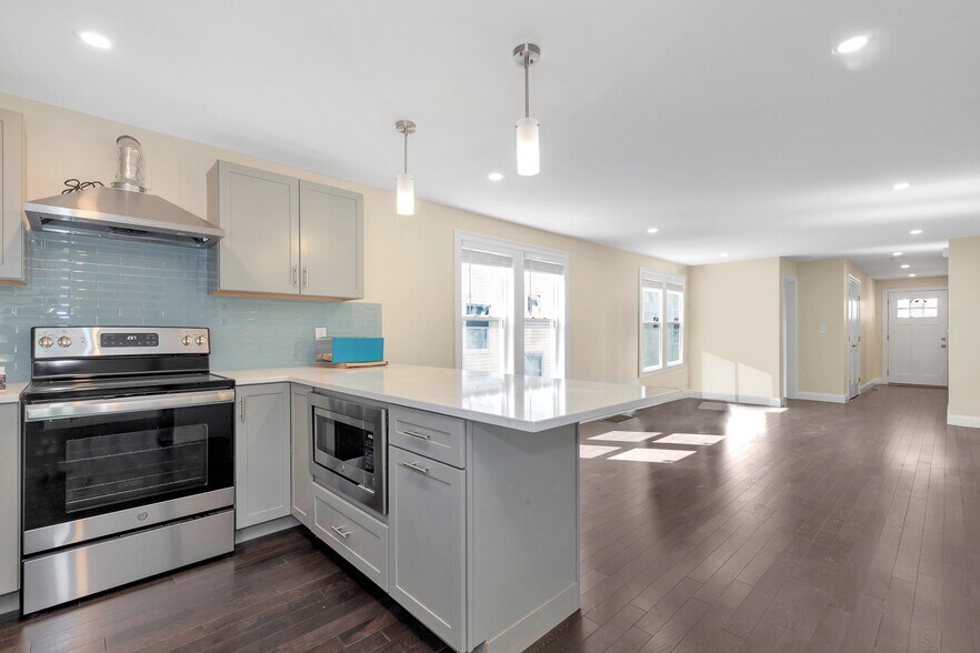 Building Photo - 43 Wright Ave