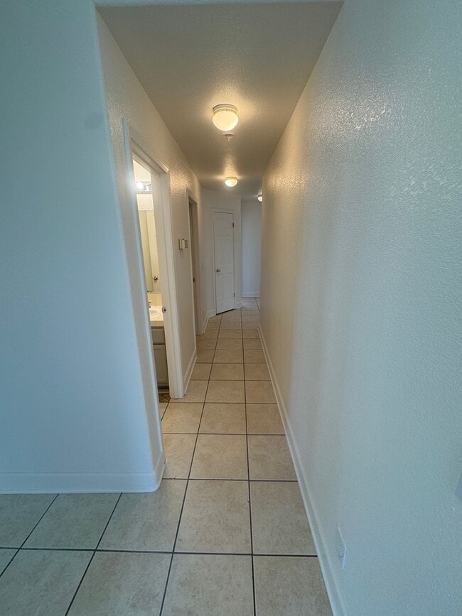 Building Photo - 3 bedroom | 2 bathroom | Single family hom...
