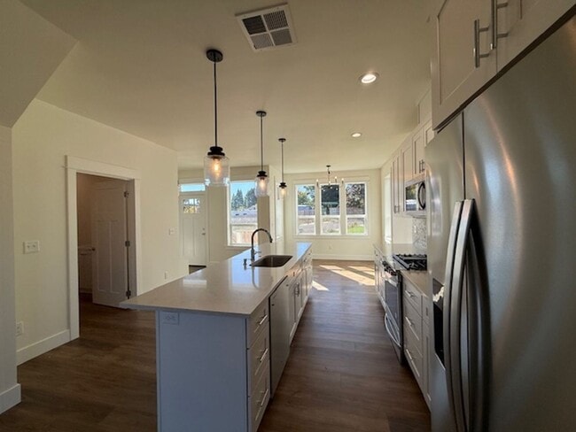 Building Photo - New Construction 4-bedroom 4 Bath Dundee OR 97115