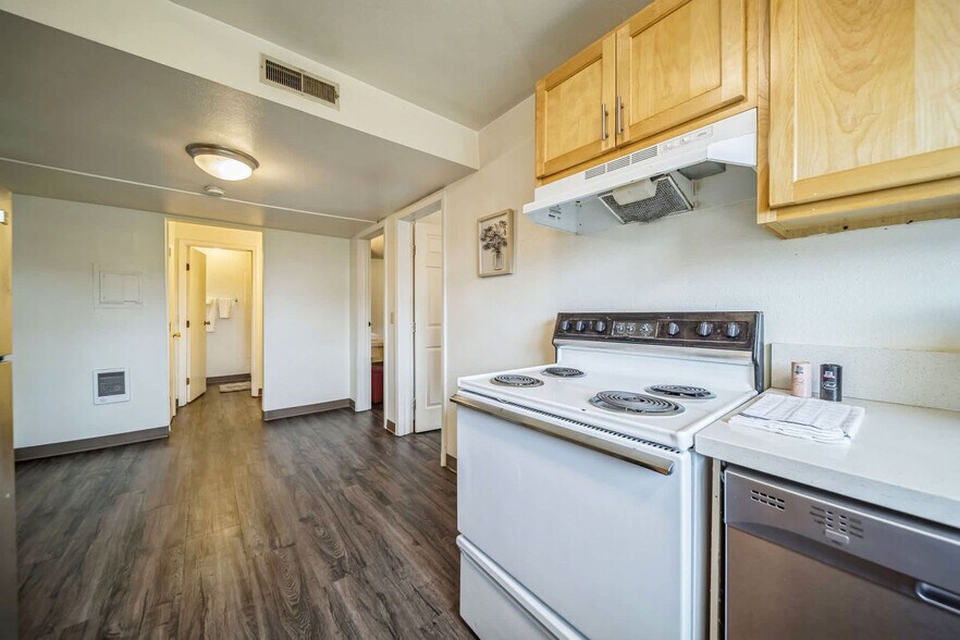 Building Photo - 1555 NE Merman Dr