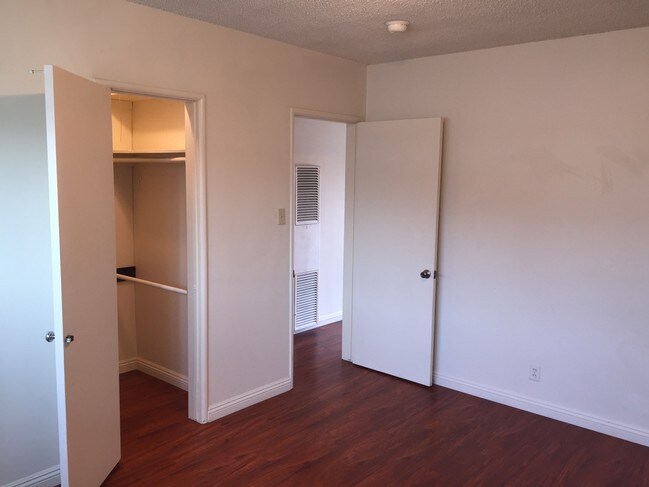Entry to West Bedroom-Closet - 4047 160th St