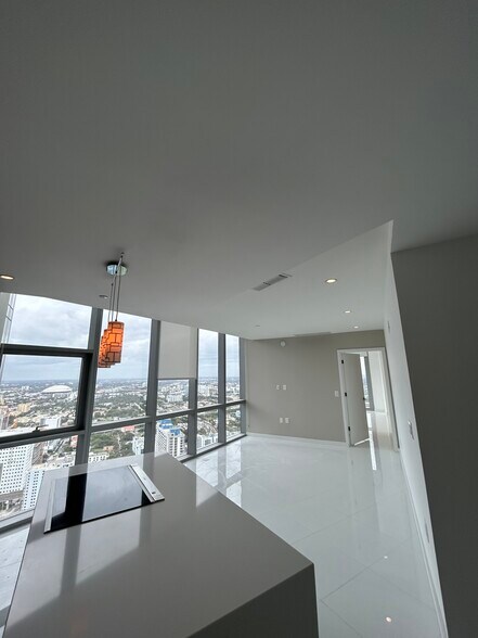 Building Photo - 851 NE 1st Ave