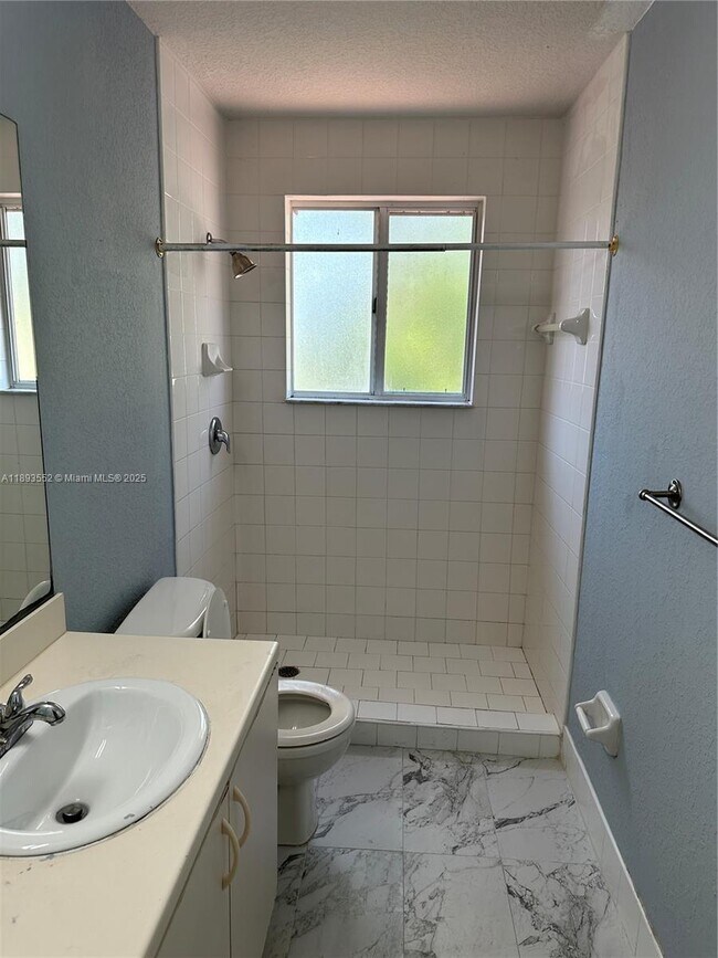 Building Photo - 7653 Tamarac Island Cir