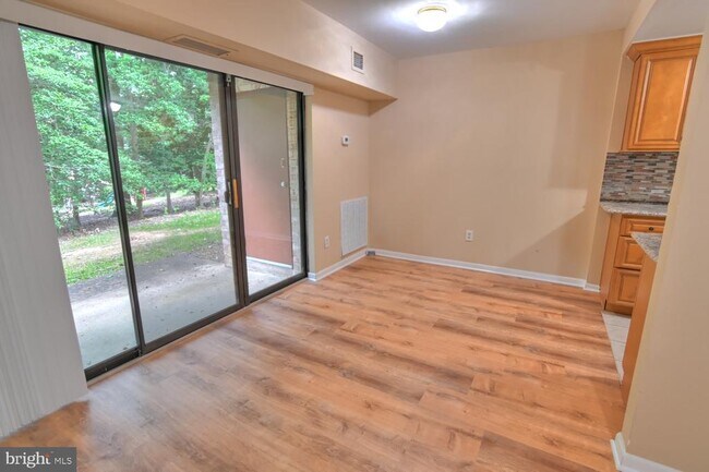 Building Photo - 11629 Stoneview Square