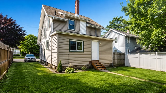 Building Photo - Charming 3 Bed / 2 Bath Single-Family Home in Barberton