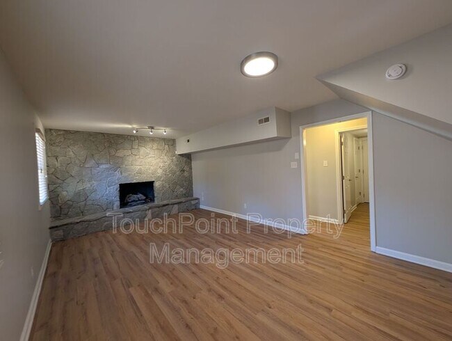 Building Photo - 3331 Donovan Pl