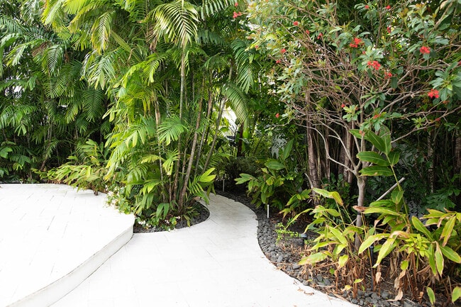 Building Photo - 634 SE 3rd Ave