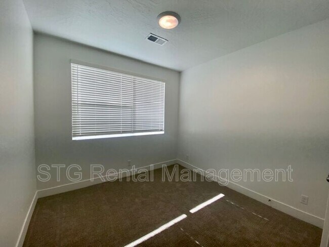Building Photo - 5801 S Garnet Dr