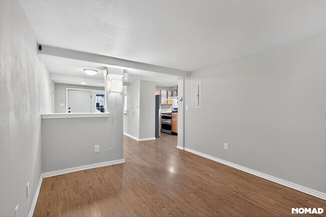 Building Photo - 30 W Navajo St