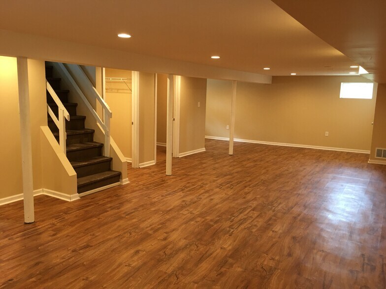 Building Photo - 2037 Terrace Drive