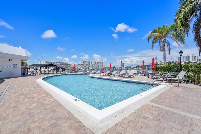 Building Photo - 100 Golden Isles Dr