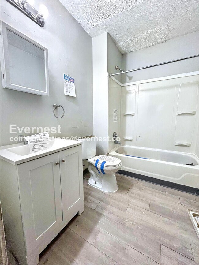 Building Photo - 12110 Lenacrave Ave