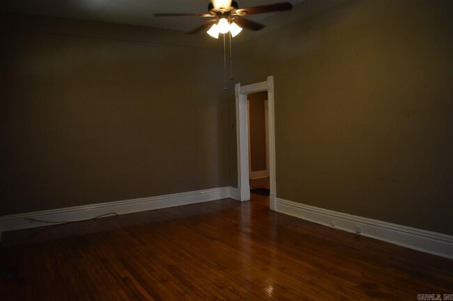 Building Photo - 801 N Van Buren St