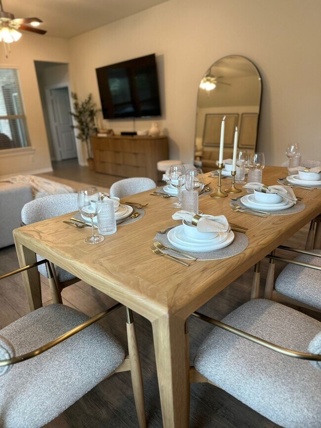 Building Photo - 130 Pioneer Canyon Pl