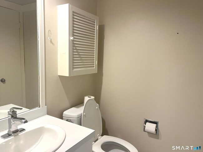 Building Photo - 725 Heritage Vlg