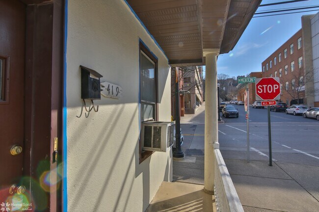 Building Photo - 419 Vine St