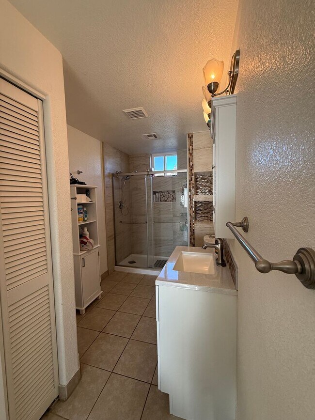 Building Photo - Dual Family Living - Horse Property - In Law Quarters