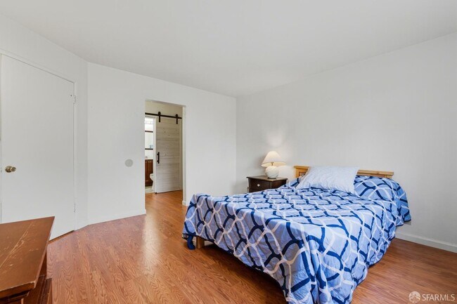 Building Photo - 3421 Roosevelt Ave