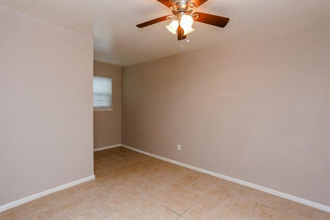 Building Photo - 14039 Eagle Pass St