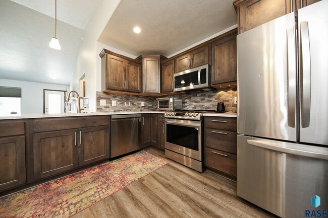 Building Photo - 2714 E Sunburst Dr