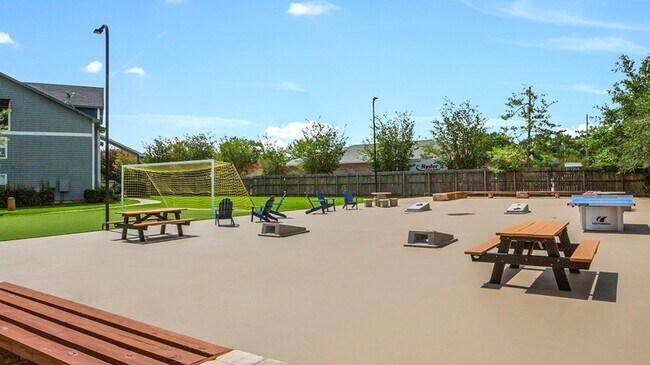 Building Photo - 3400 Pelican Pointe Dr