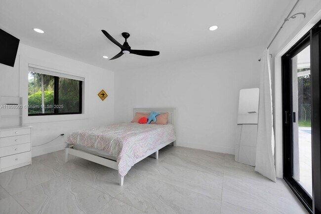 Building Photo - 6860 SW 99th Terrace