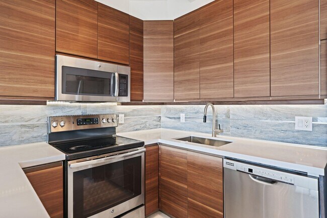 Building Photo - 250 S Ocean Blvd