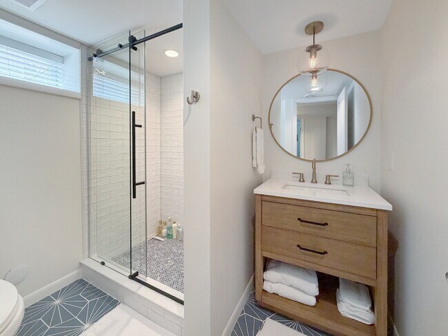 Building Photo - Gorgeous 3-Bed/2 Bath in the Heart of Saint Louis Park - Dogs Welcome!