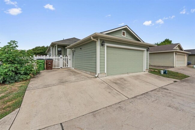 Building Photo - 825 Heritage Springs Trail