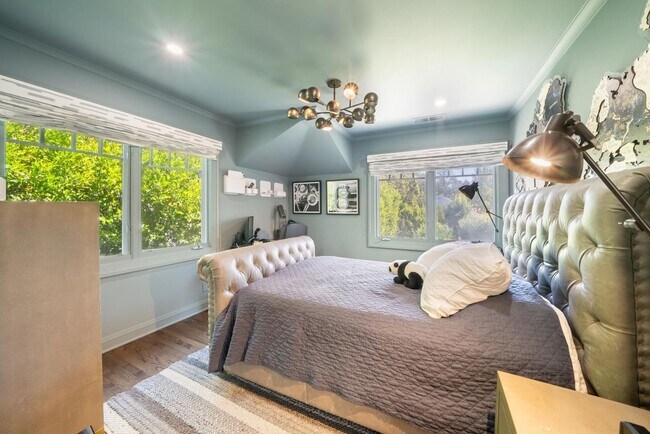 Building Photo - Beautifully Appointed 7-Bedroom Home with Lush Garden Setting in Palo Alto