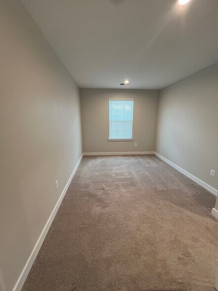 Building Photo - 103 Freedom Way