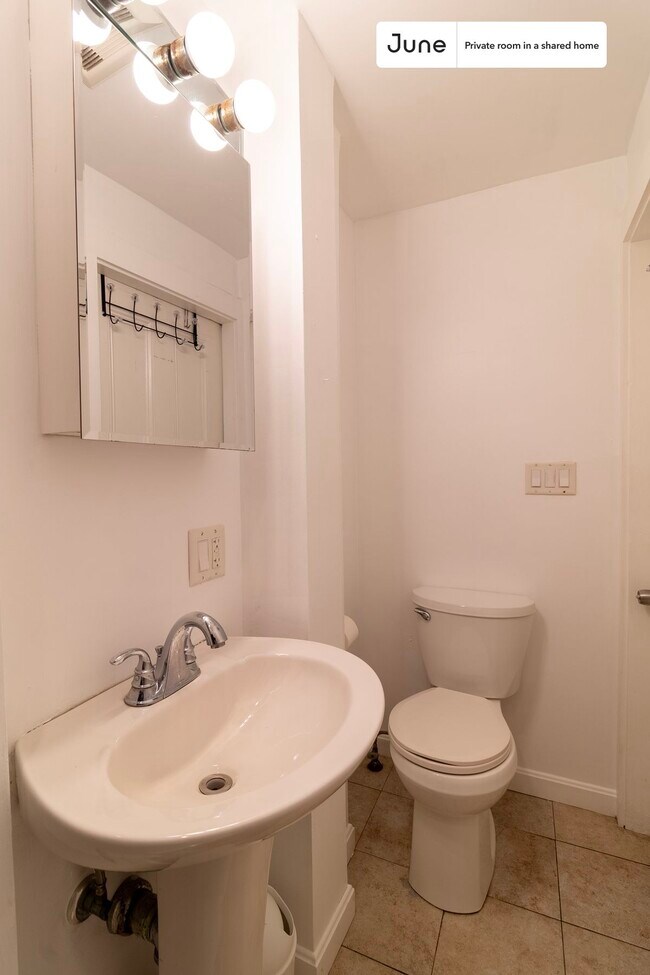 Building Photo - Room in Shared 3 bed/1 bath home