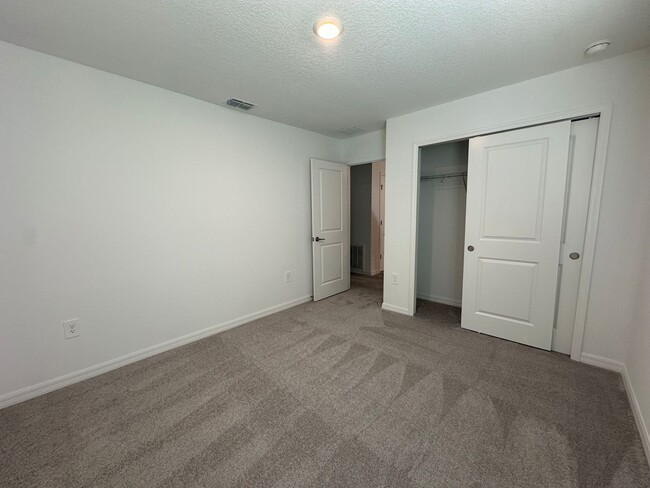 Building Photo - BRAND NEW 5 Bed, 3 Bath home in Liberty Pr...