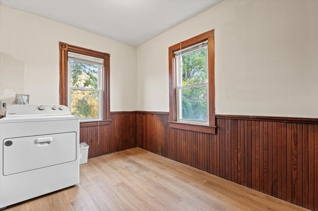 Building Photo - 651 Lake Ave, #3, Manchester NH 03103