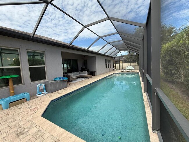 Building Photo - 12913 Utopia Lp