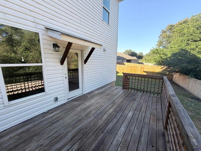 Building Photo - 215 McEwen Ct