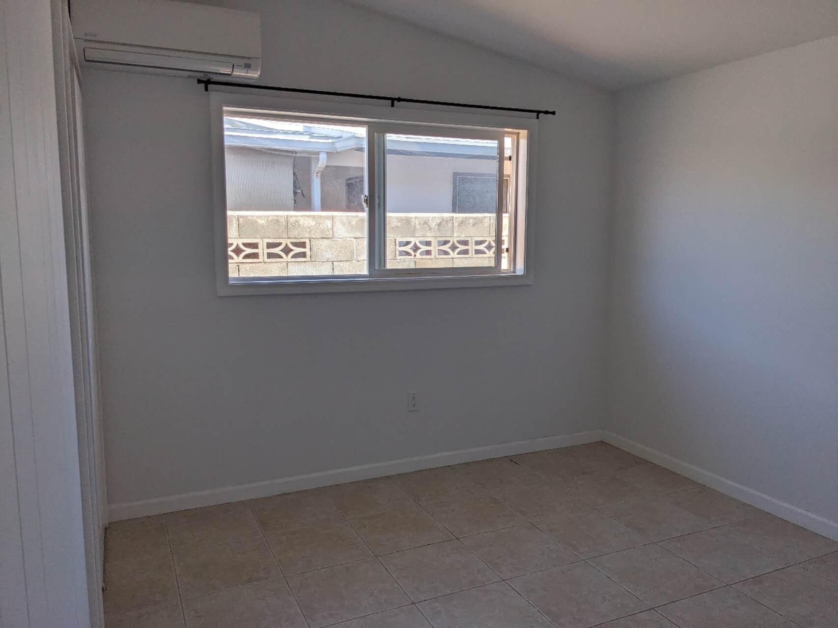 Bed 2 - 99-741 Hulumanu St