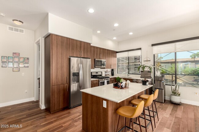 Building Photo - 7300 E Earll Dr