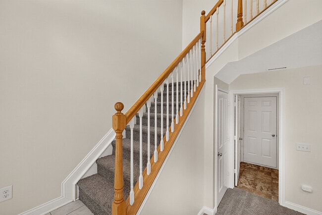 Building Photo - Beautiful 3 Bed Townhome In the Heart Of Village Of West Clay!