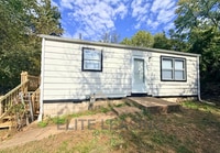 Building Photo - 2 Bedrooms | 1 Bathroom | Partial Fenced Yard