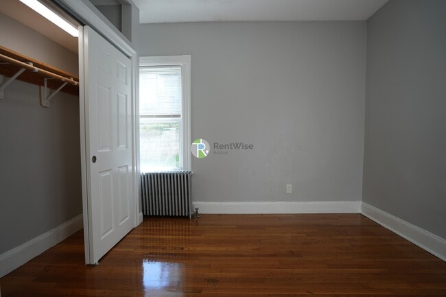 Building Photo - 129 Draper St