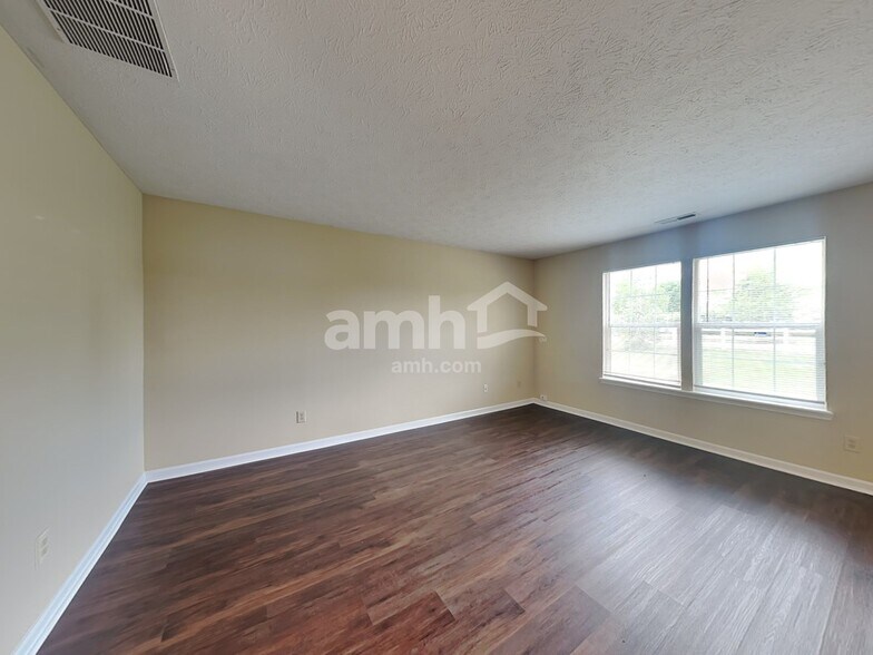 Building Photo - 10917 Snowdrop Way
