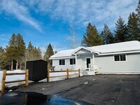Building Photo - 2 bedroom 2 bath cabin close to hiking and biking trails
