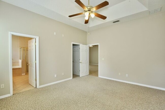 Building Photo - Spacious 3/2 Home located in Summerport Co...