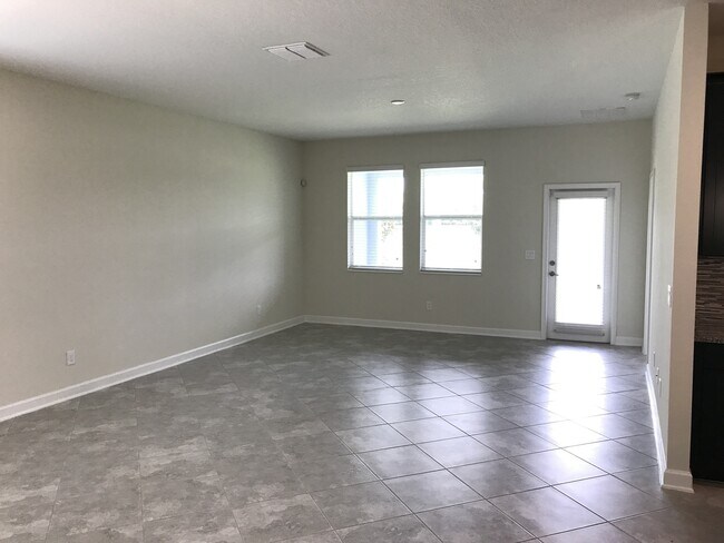 Building Photo - Just Listed! Newer 4/3 Home at The Oaks in...