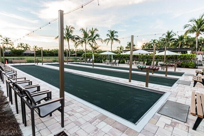 Building Photo - 9735 Acqua Ct