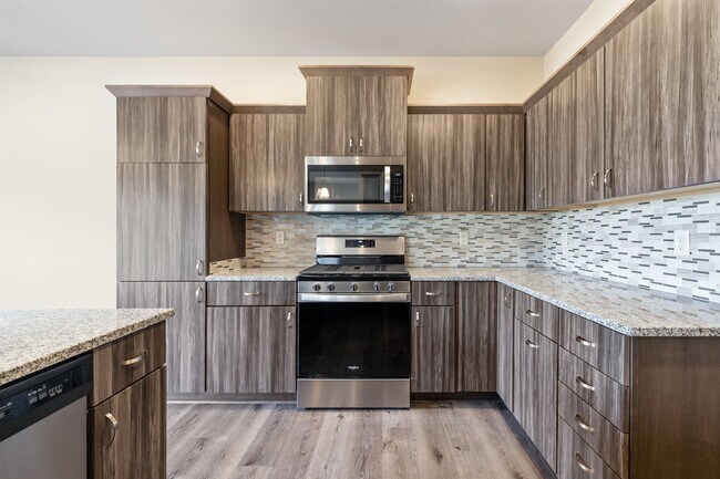 Building Photo - 3 Bedroom / 2.5 Bathroom / Townhouse